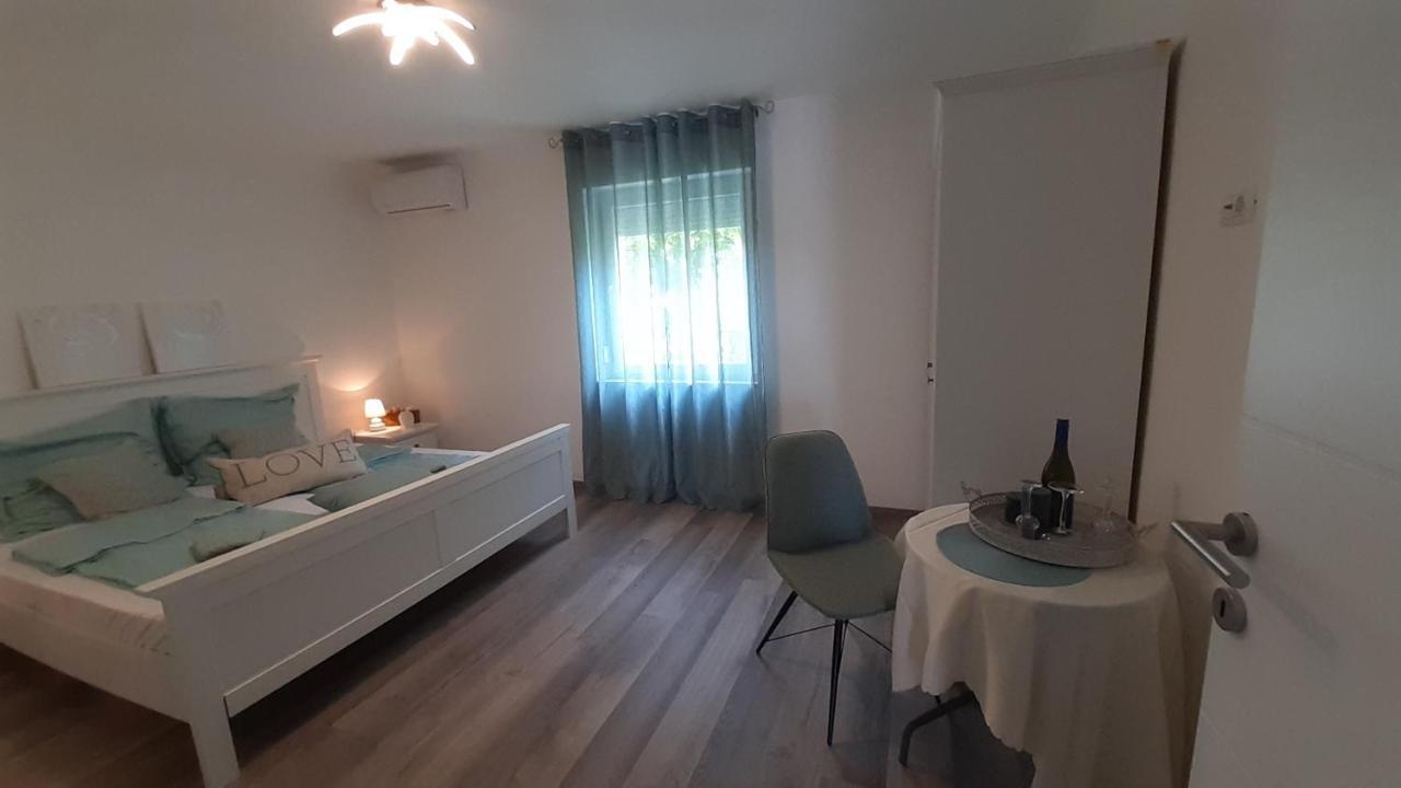 Villa Elke Maria With Overflow Pool And Hydromassage Novigrad  Exterior photo